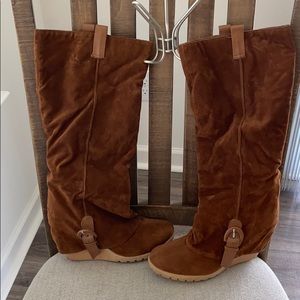 Soft Camel Wedge Boots-faux fur lining.